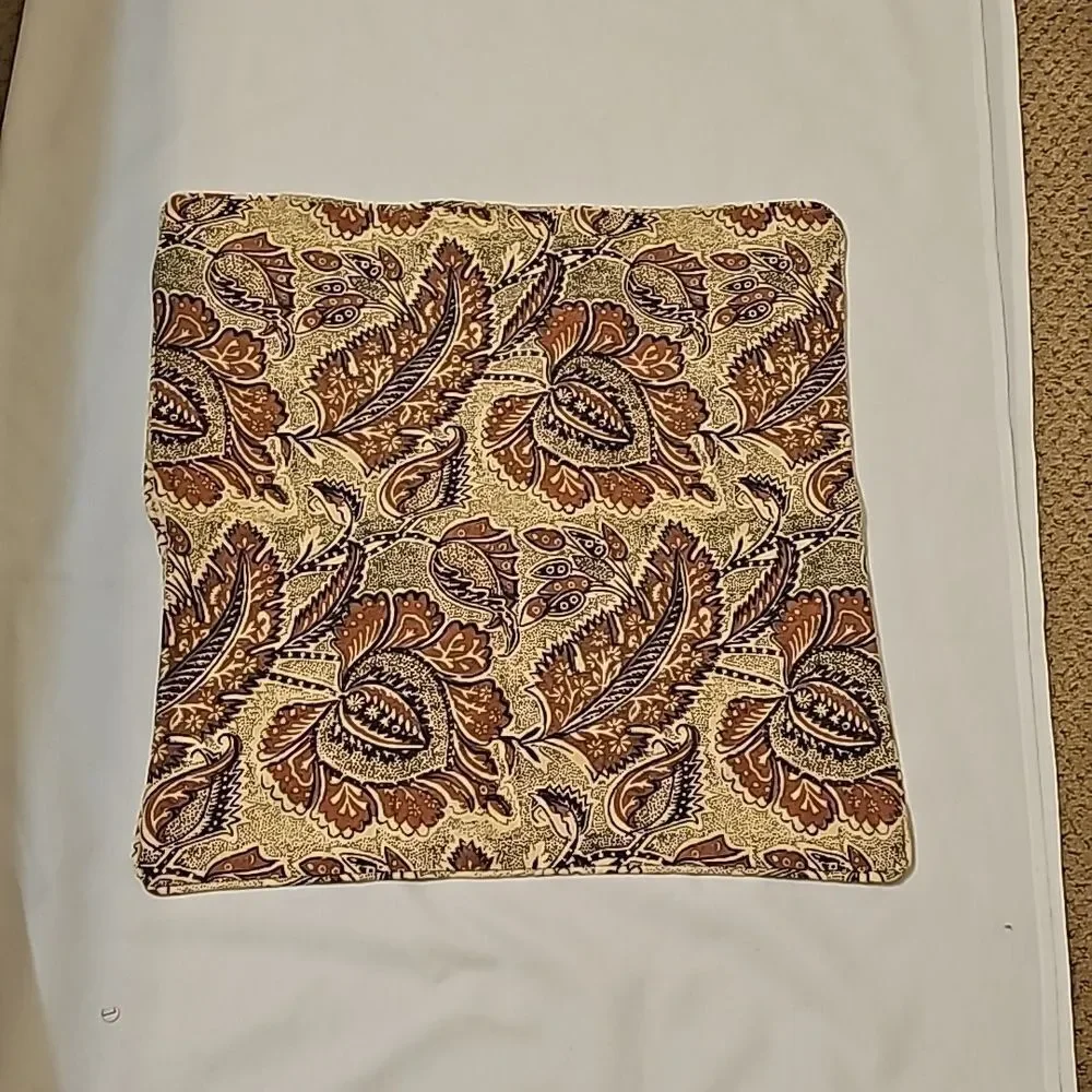 3 Pottery Barn throw‎ pillows coves 18x18”